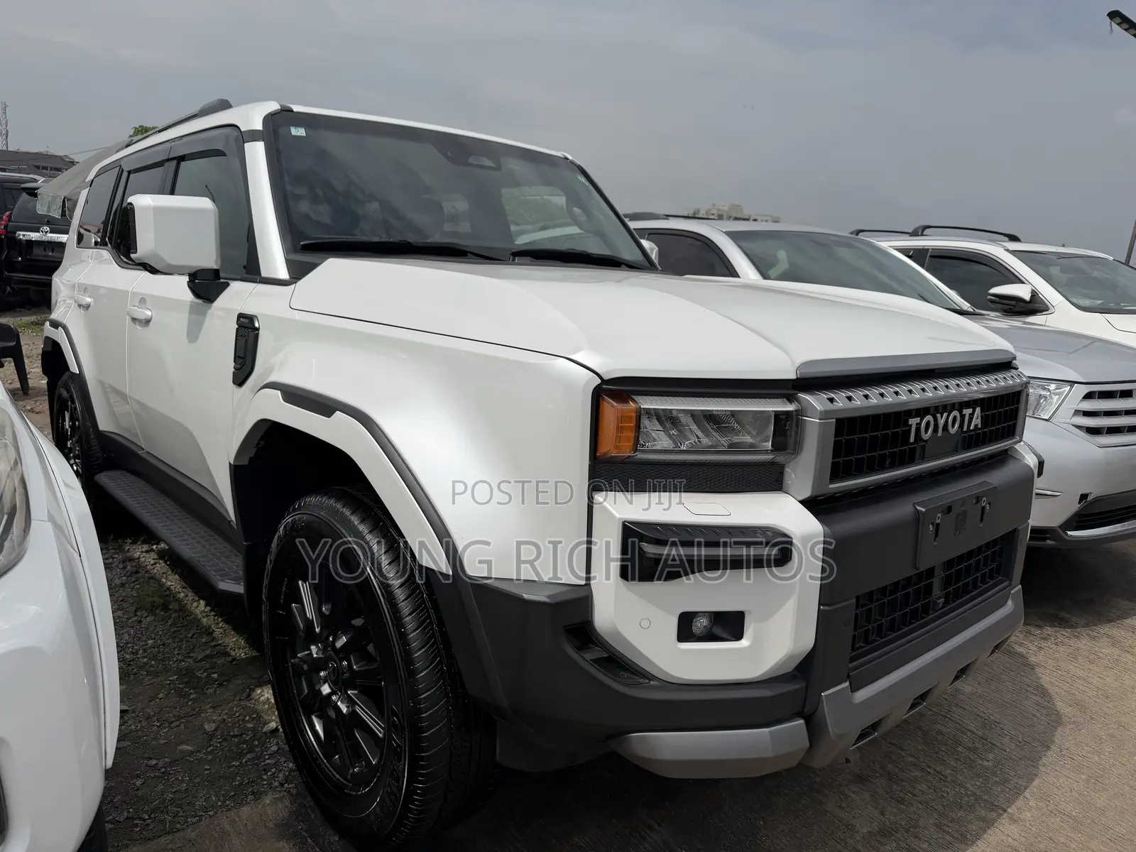 Toyota Land Cruiser Prado 2025 White