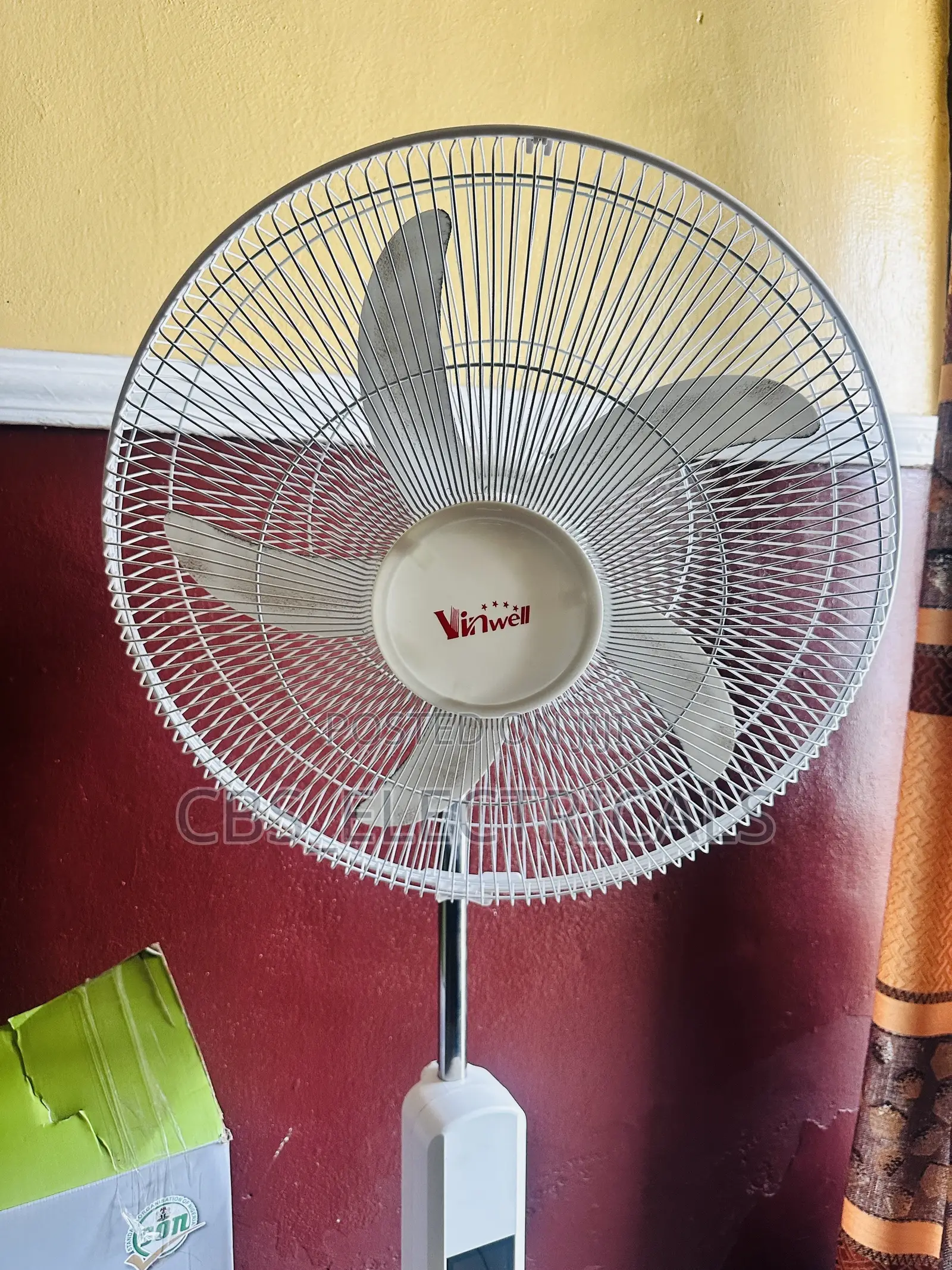 Vinwell 18-Inch Solar Rechargeable Standing Fan