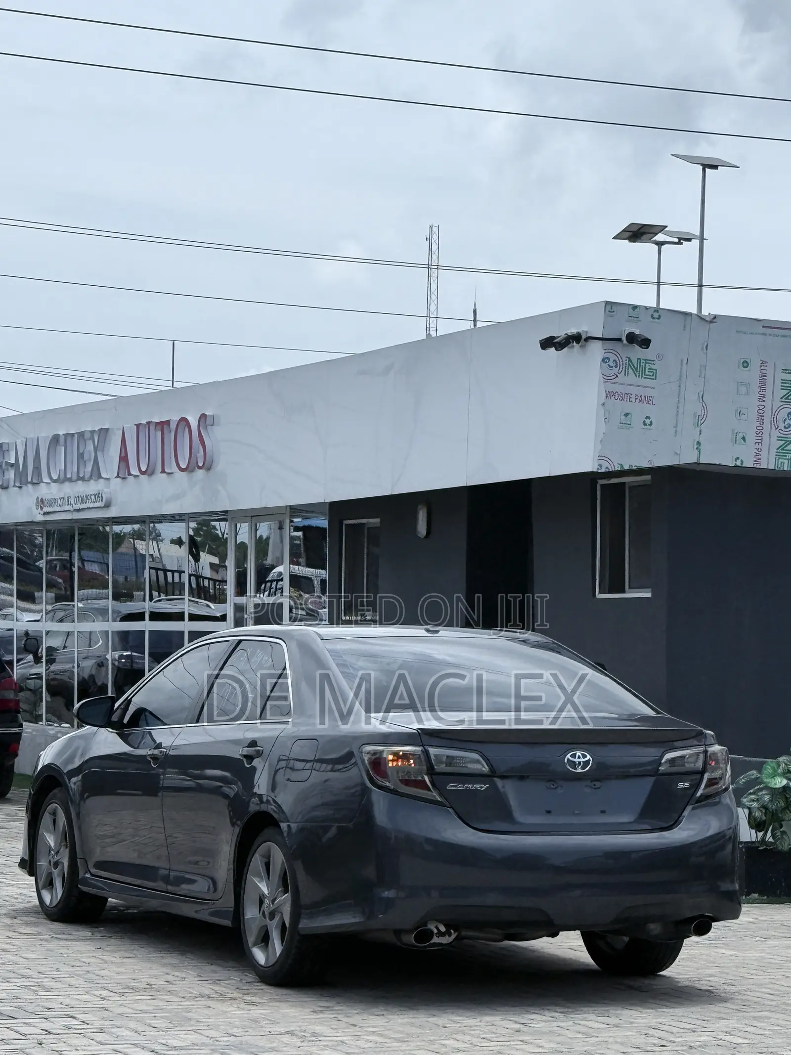 Toyota Camry SE V6 4dr Sedan (3.5L 6cyl 6A) 2013 Gray