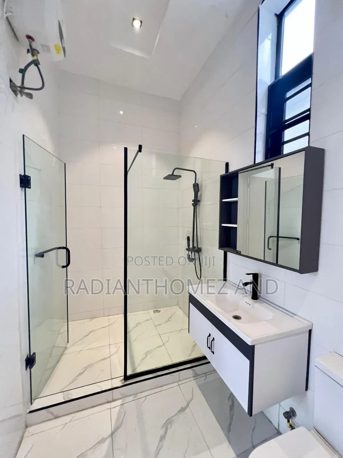 4bdrm Mansion in Lekki for sale