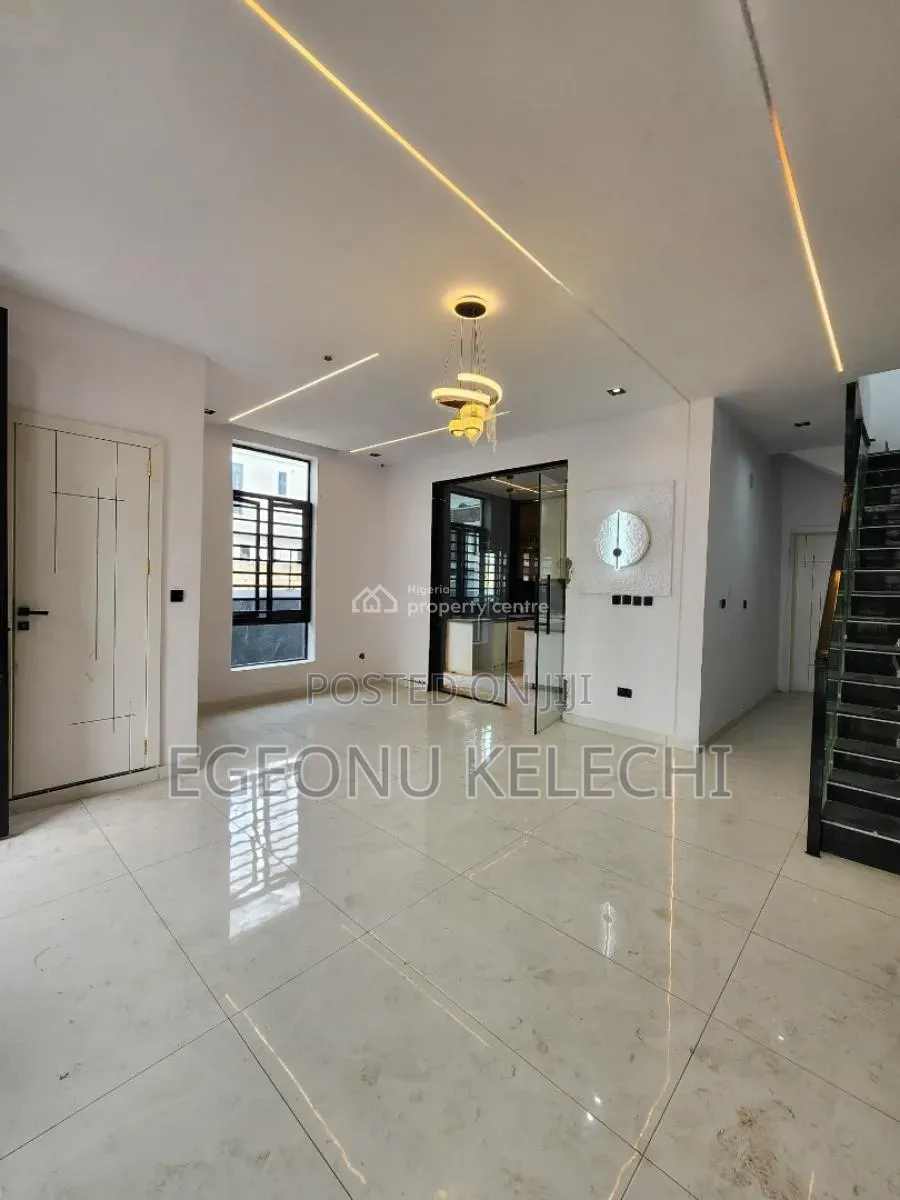 4bdrm Duplex in Ikota for sale