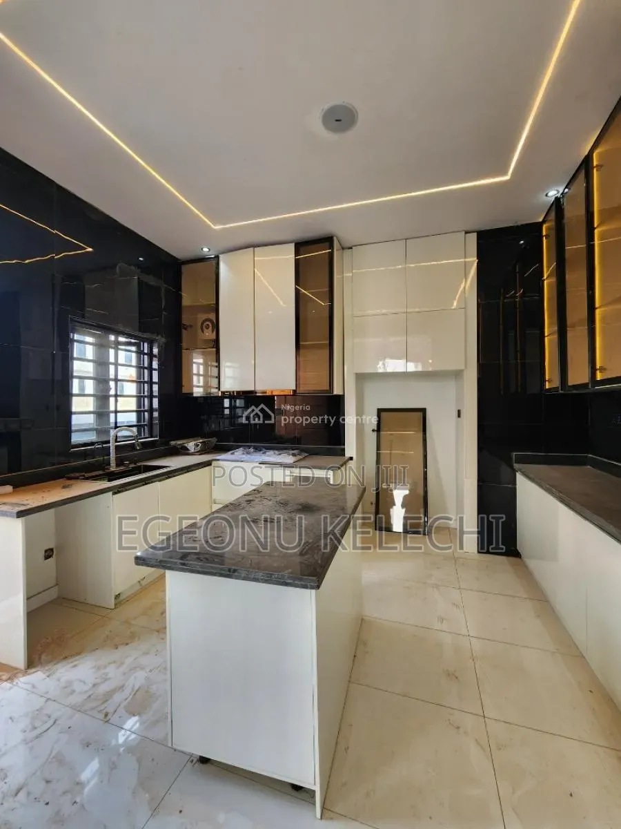 4bdrm Duplex in Ikota for sale