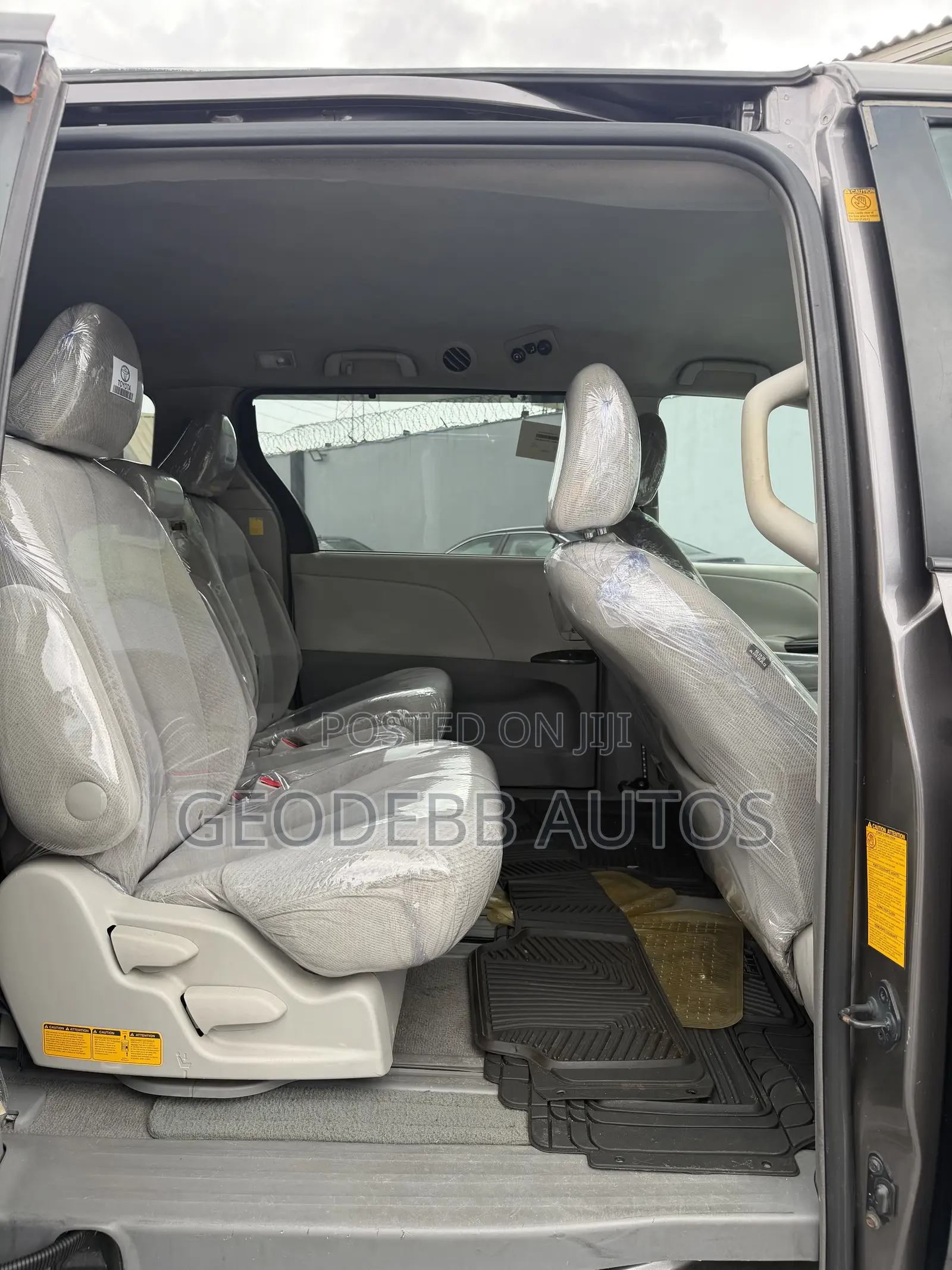 Toyota Sienna LE FWD 8-Passenger 2013 Gray