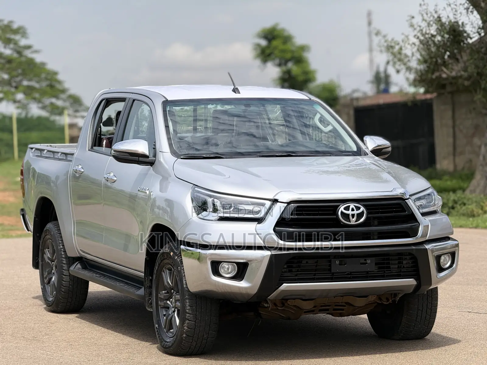 New Toyota Hilux 2025 Silver