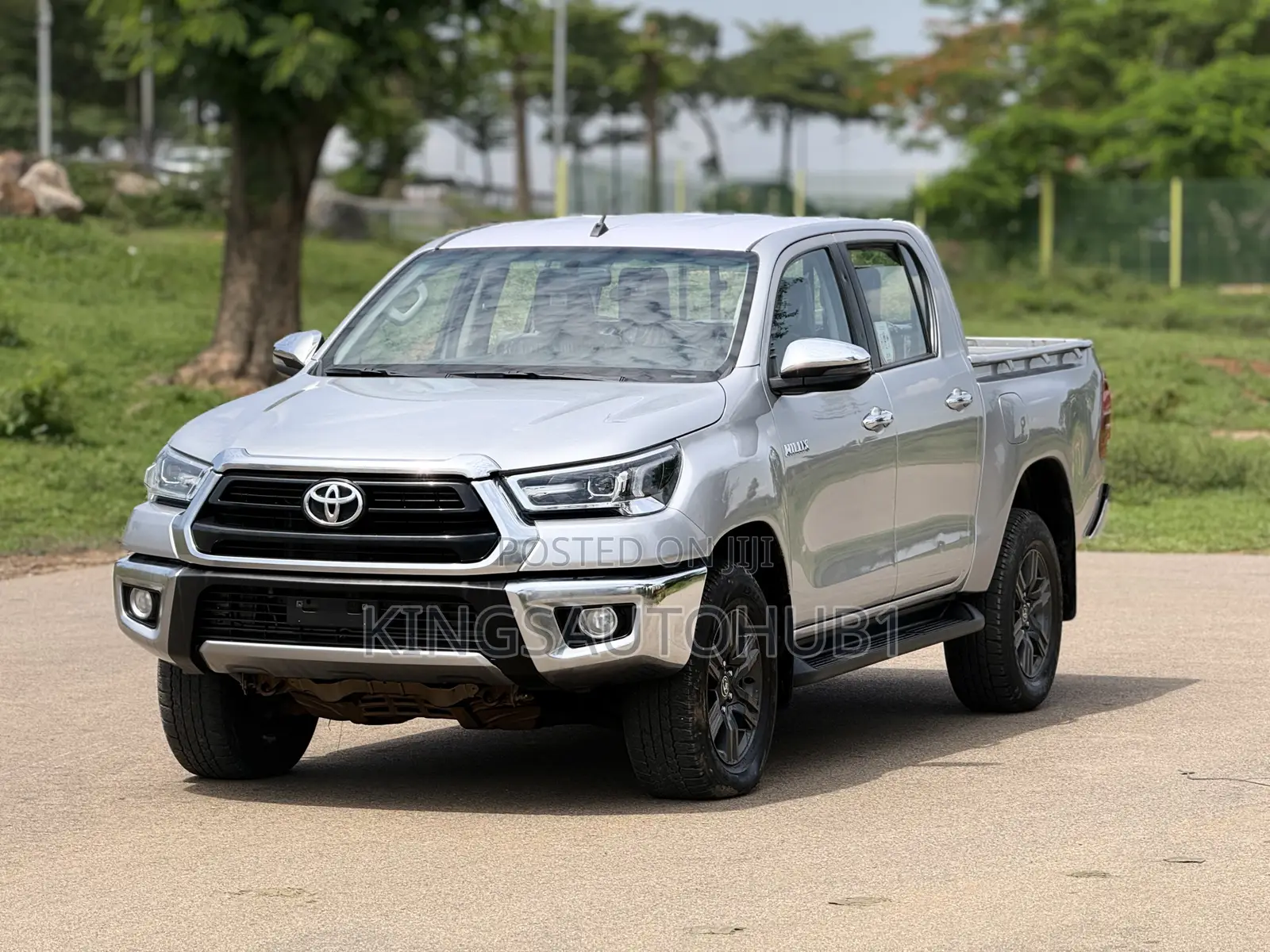 New Toyota Hilux 2025 Silver