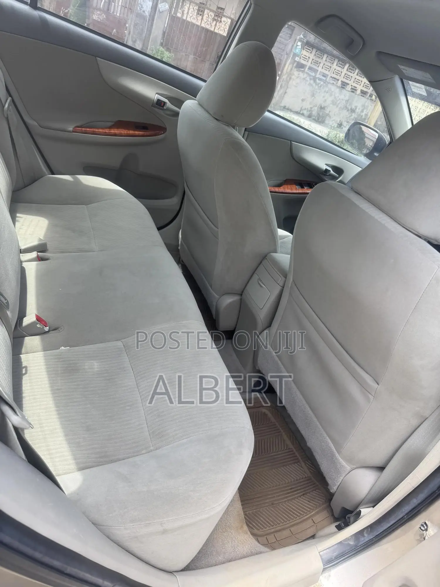 Toyota Corolla 2010 Gold