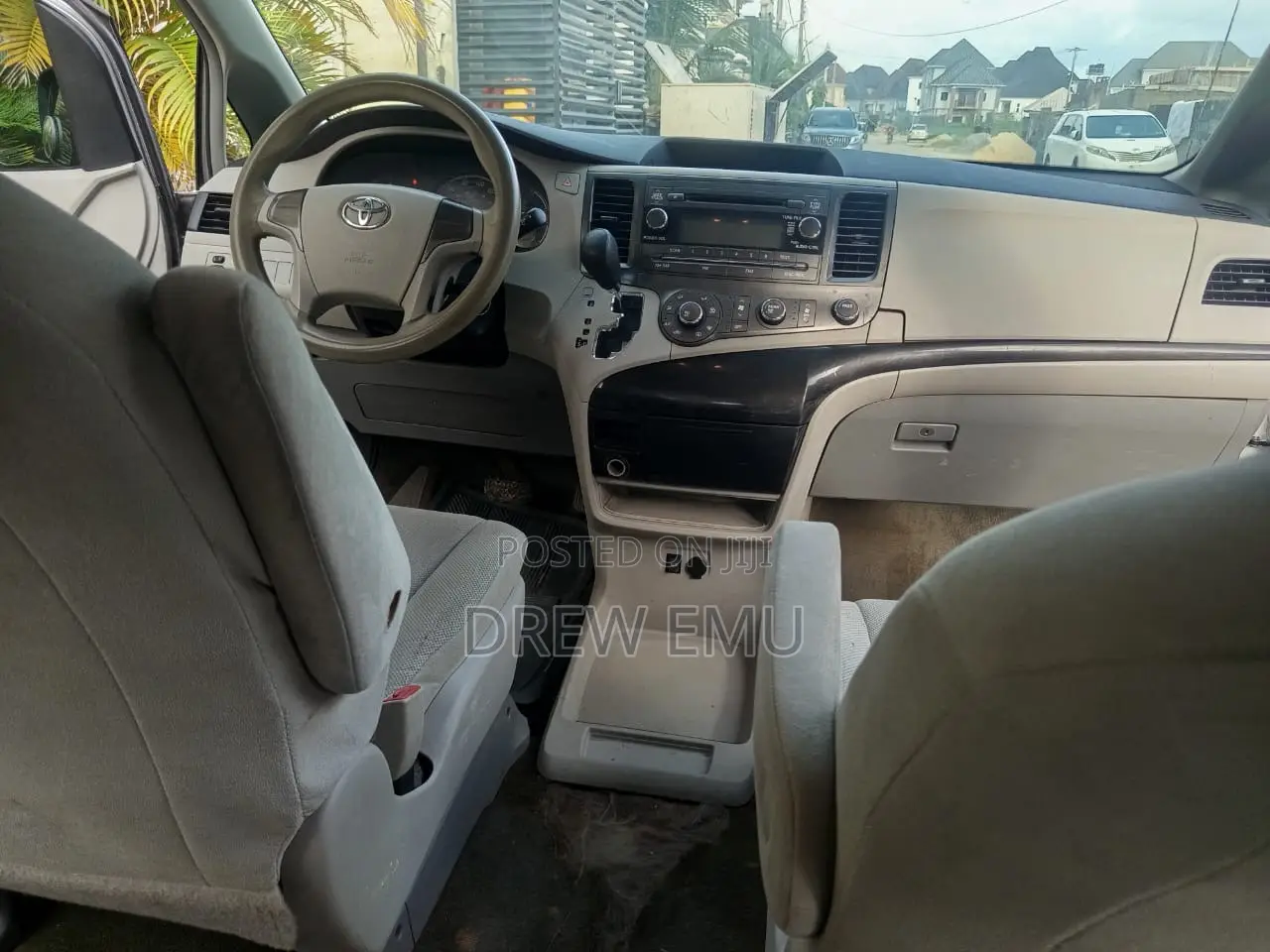 Toyota Sienna LE FWD 8-Passenger 2013 Silver