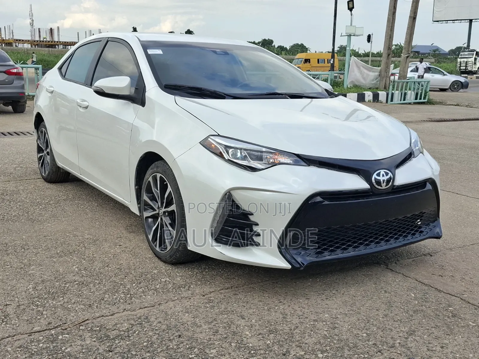 Toyota Corolla SE 4dr Sedan (1.8L 4cyl CVT) 2017 White