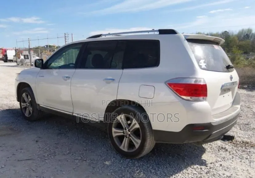 Toyota Highlander Limited 3.5l 4WD 2013 White