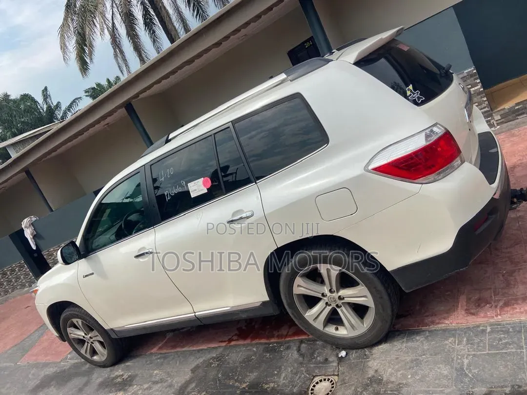 Toyota Highlander Limited 3.5l 4WD 2013 White