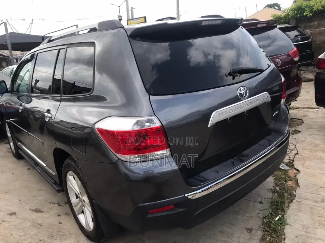 Toyota Highlander Limited 2011 Gray