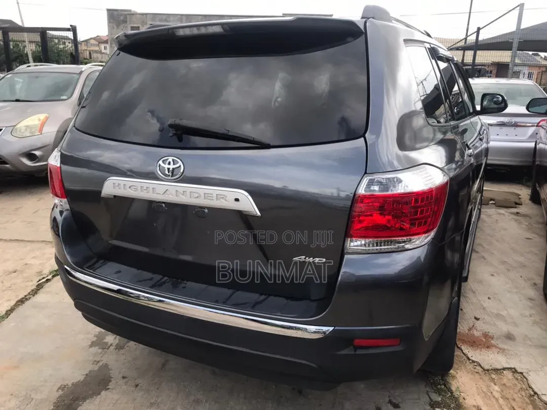 Toyota Highlander Limited 2011 Gray