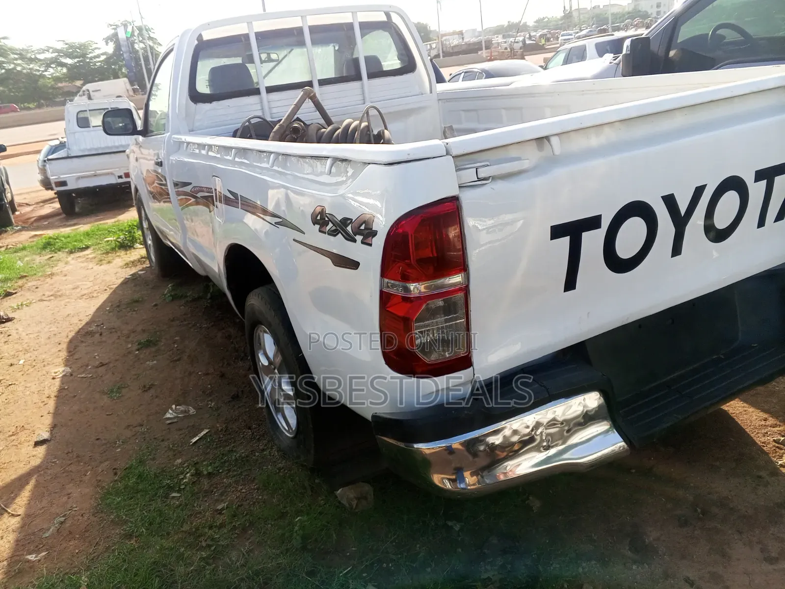 Toyota Hilux 2.5 D-4D 4X4 SRX 2012 White