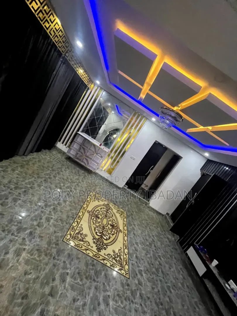 3bdrm Bungalow in Alapata Olodo Garage, Iwo Road for rent