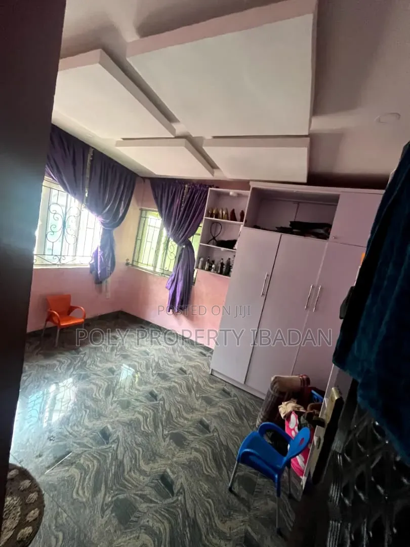 3bdrm Bungalow in Alapata Olodo Garage, Iwo Road for rent