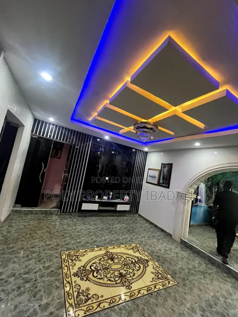 3bdrm Bungalow in Alapata Olodo Garage, Iwo Road for rent