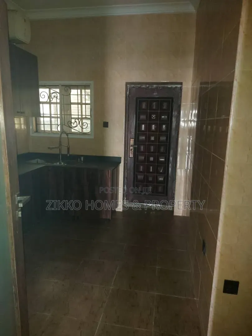 3bdrm Townhouse/Terrace in Lekki Gardans Phase, Abraham Adesanya Estate