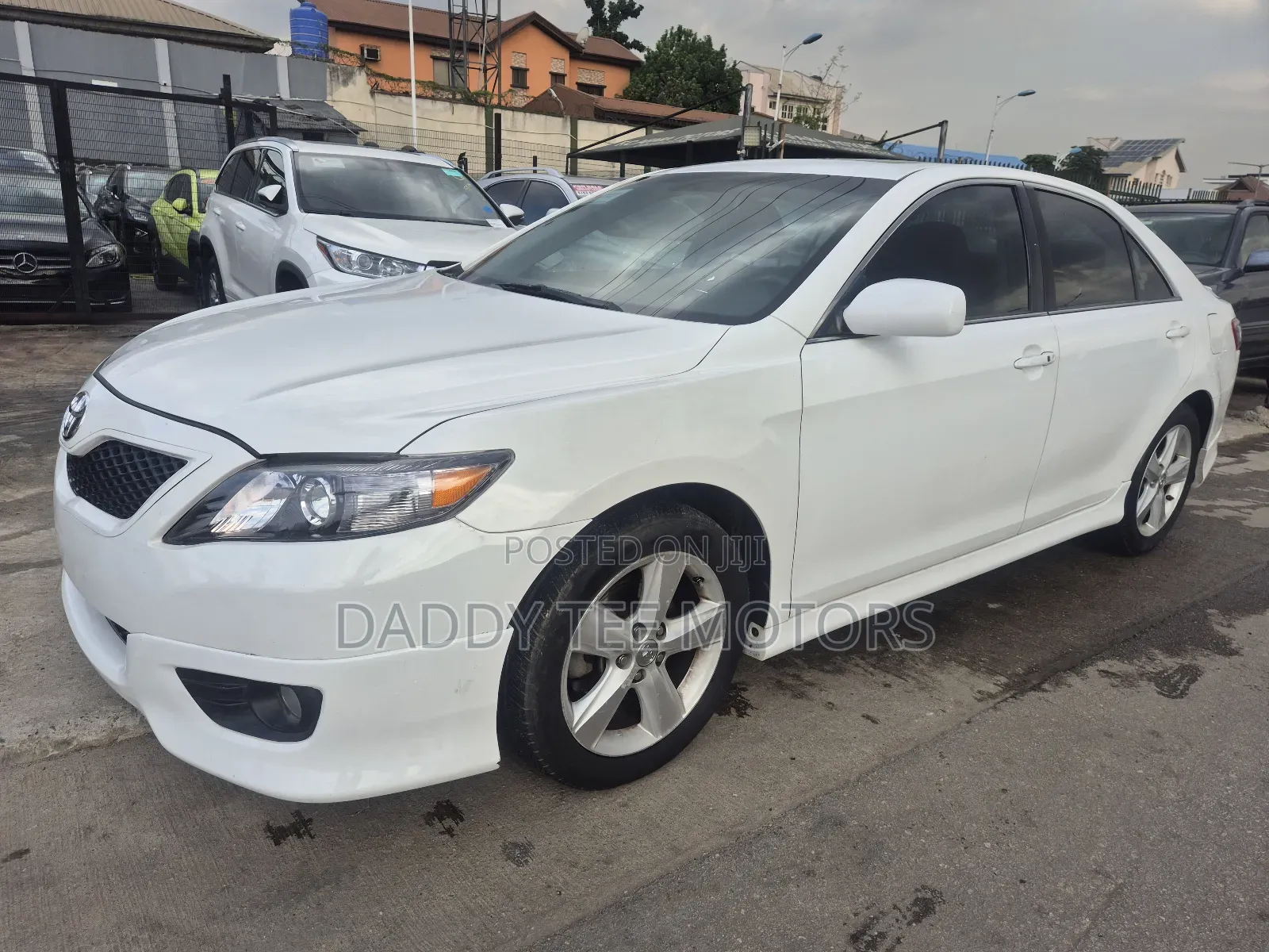 Toyota Camry SE V6 4dr Sedan (3.5L 6cyl 6A) 2011 White