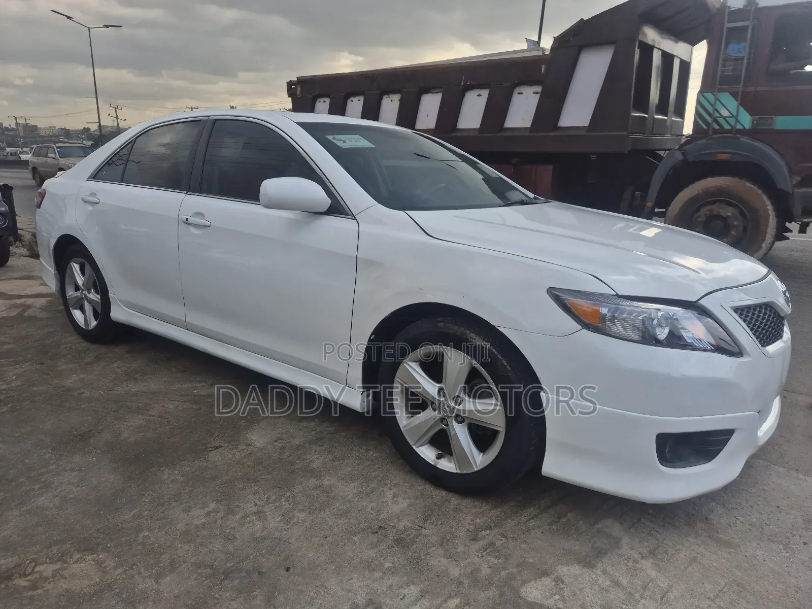Toyota Camry SE V6 4dr Sedan (3.5L 6cyl 6A) 2011 White
