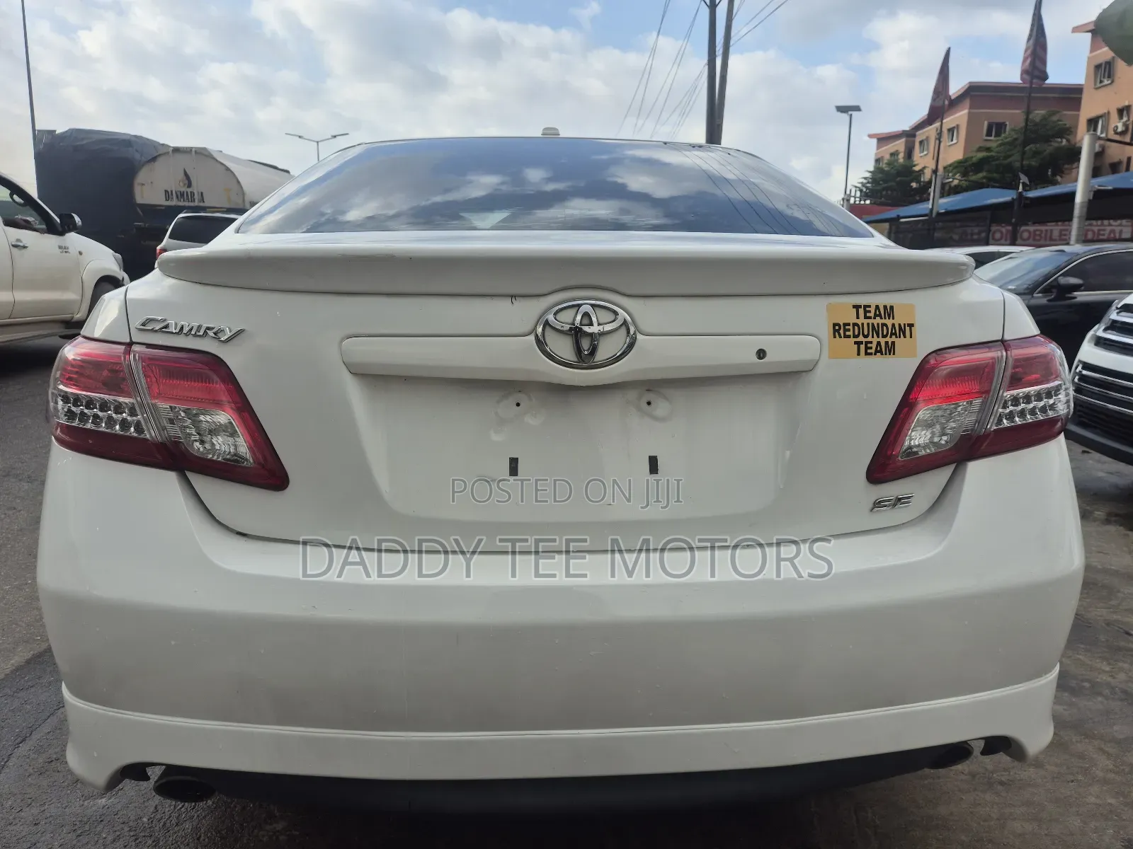 Toyota Camry SE V6 4dr Sedan (3.5L 6cyl 6A) 2011 White