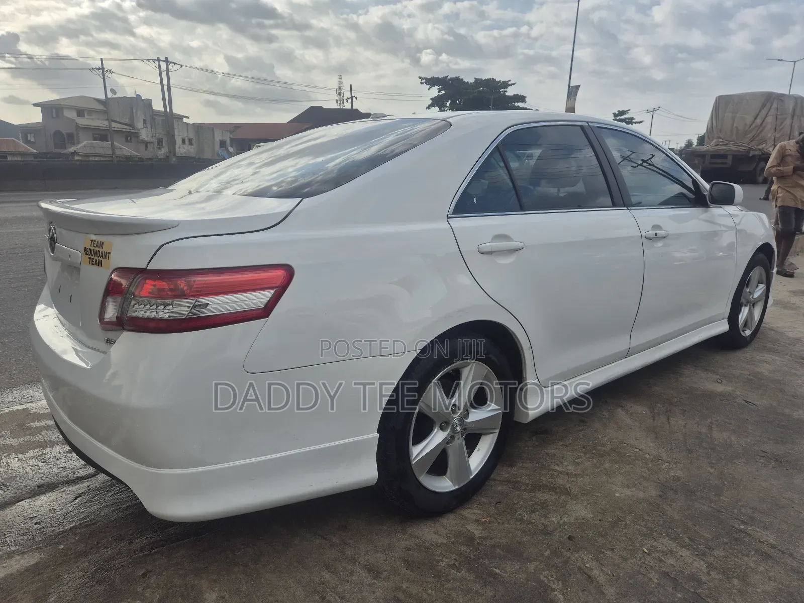 Toyota Camry SE V6 4dr Sedan (3.5L 6cyl 6A) 2011 White