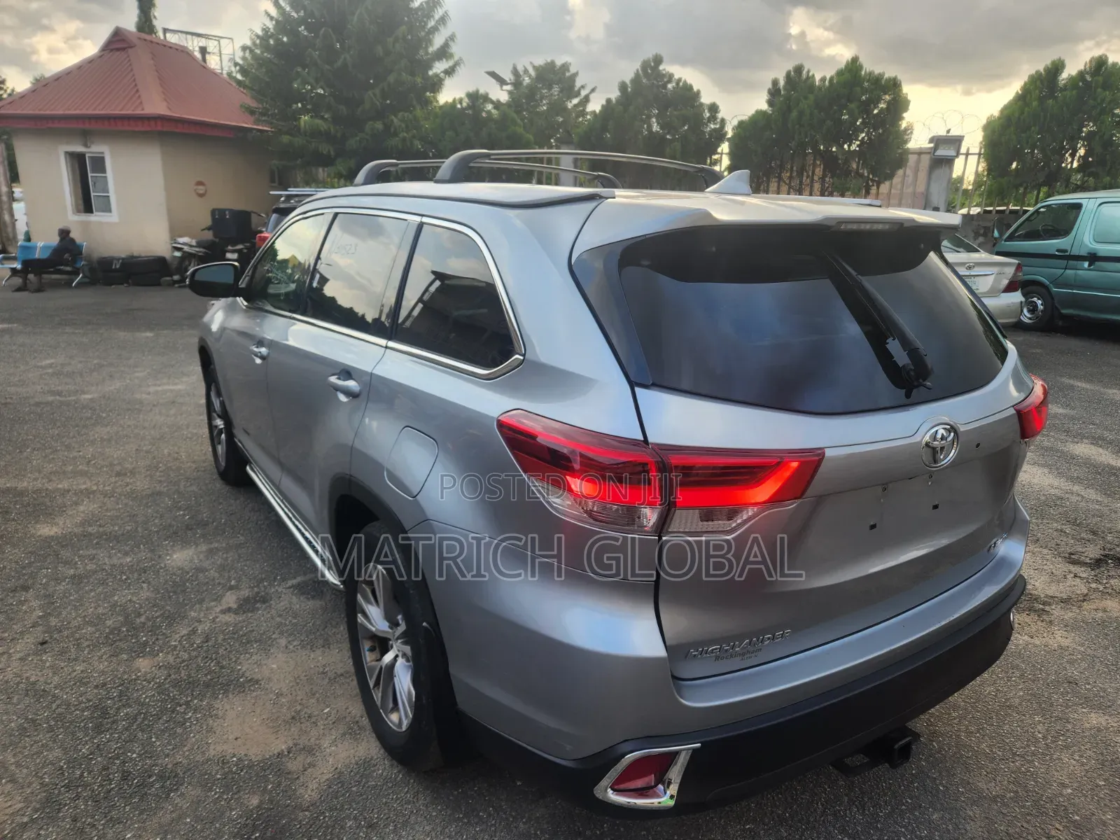Toyota Highlander LE Plus 4dr SUV AWD (3.5L 6cyl 6A) 2015 Silver