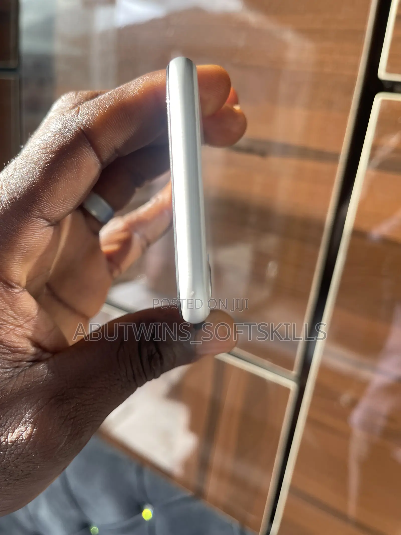 Apple iPhone SE (2022) 64 GB White
