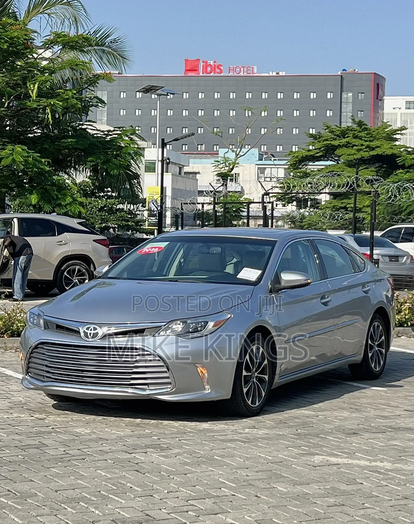 Toyota Avalon XLE Premium FWD Sedan (3.6L 6cyl 6A) 2016 Silver