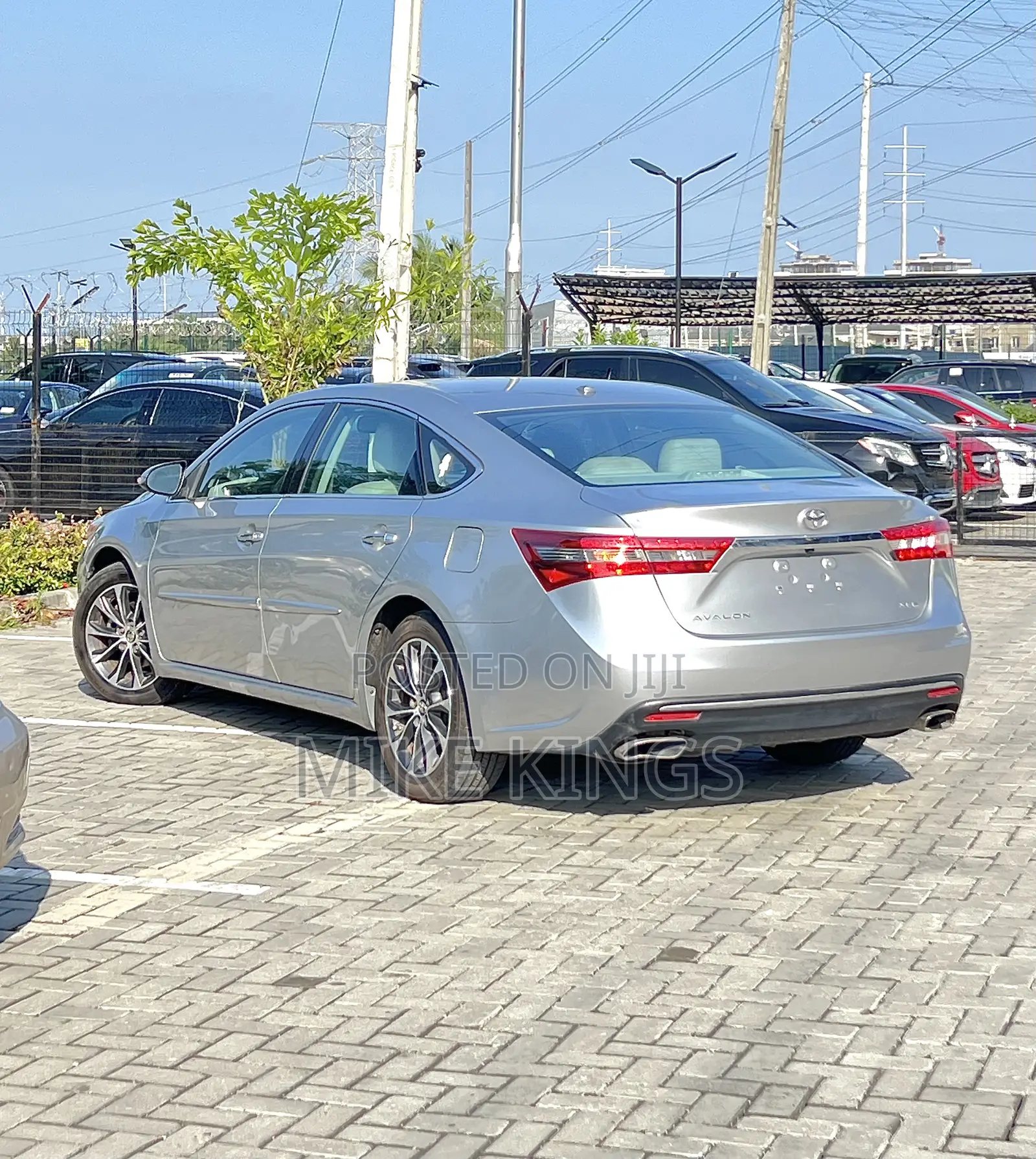Toyota Avalon XLE Premium FWD Sedan (3.6L 6cyl 6A) 2016 Silver