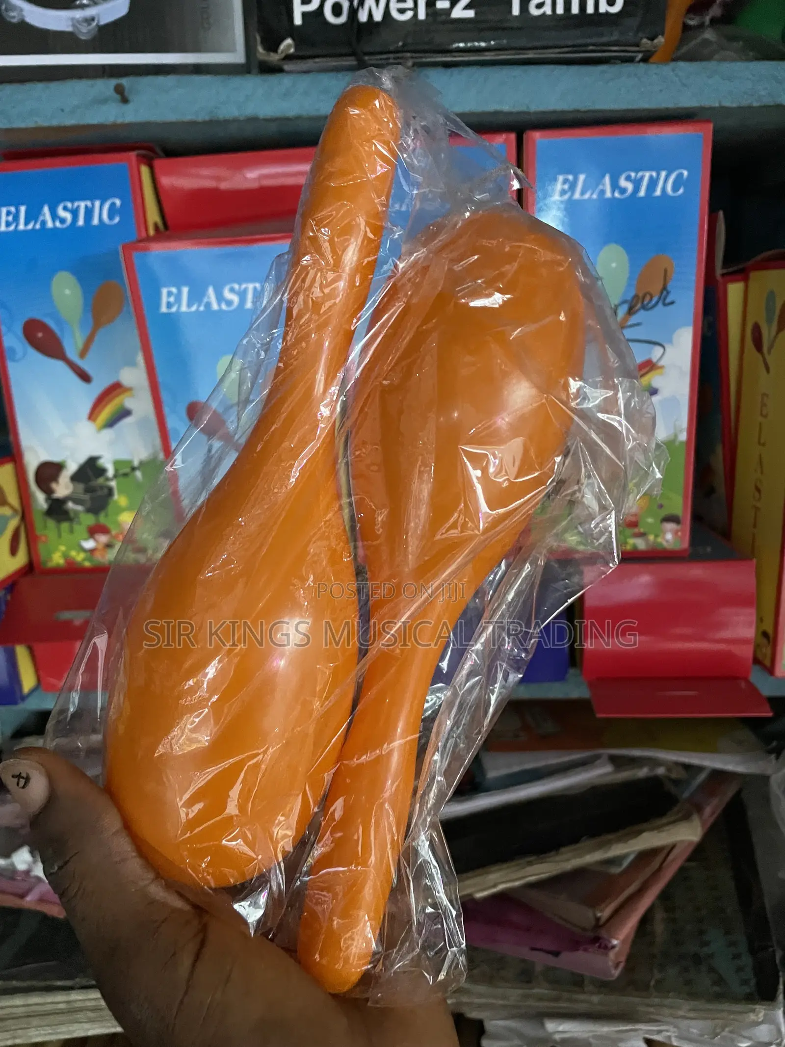 Plastic Maracas 2 in 1 Is a Dual-Purpose Handheld