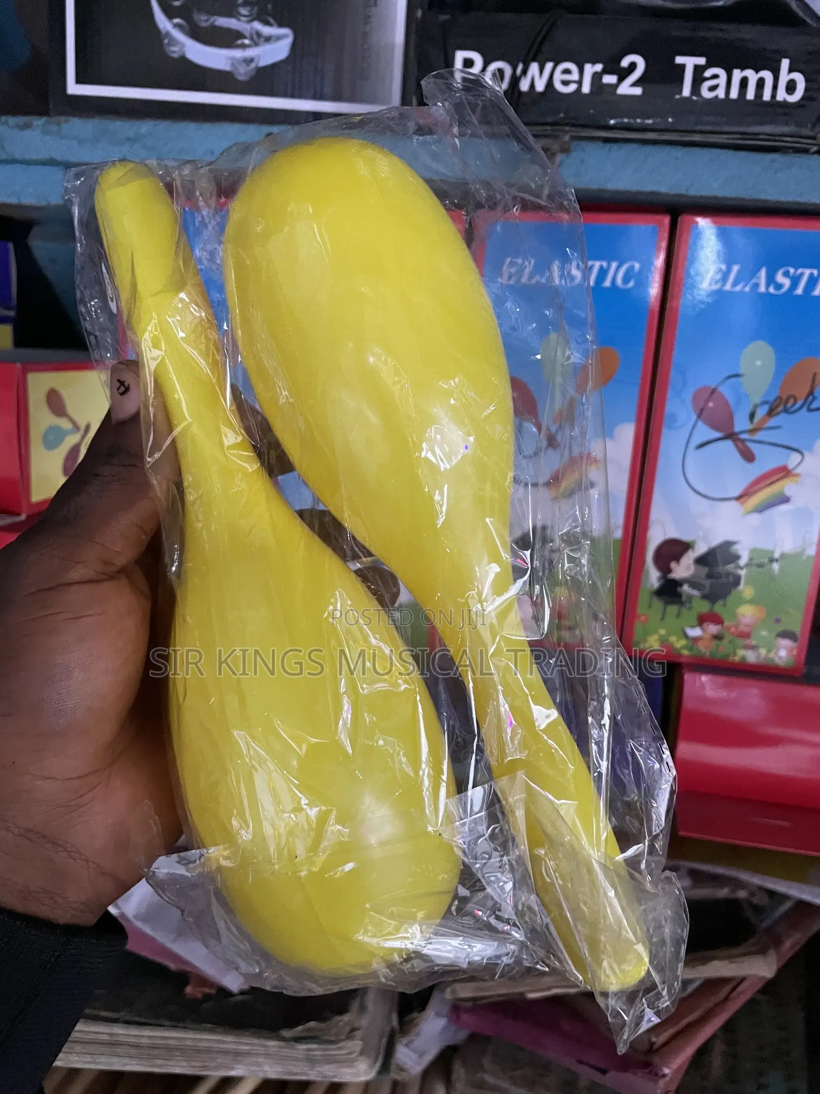 Plastic Maracas 2 in 1 Is a Dual-Purpose Handheld
