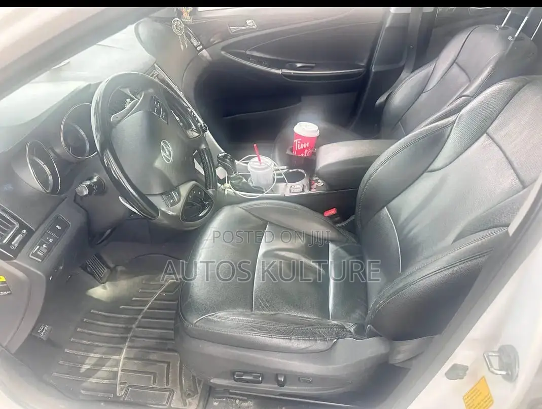 Hyundai Sonata Limited 2.0T Sedan (2.0L 4cyl 6A) 2013 White