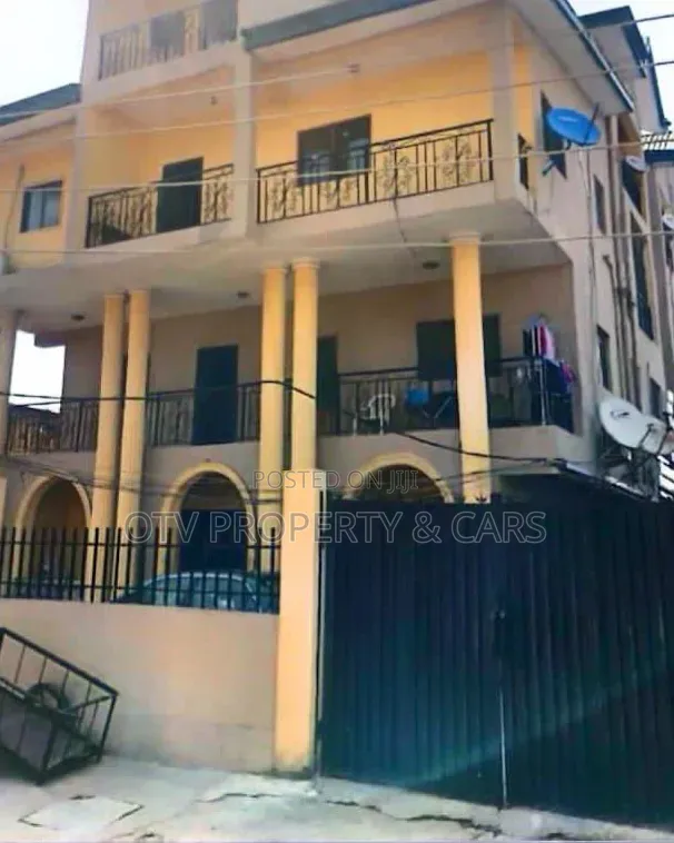 15bdrm Block of Flats in Aguda / Surulere for sale