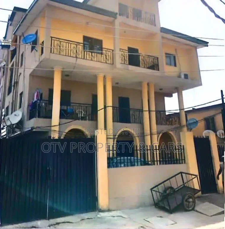 15bdrm Block of Flats in Aguda / Surulere for sale