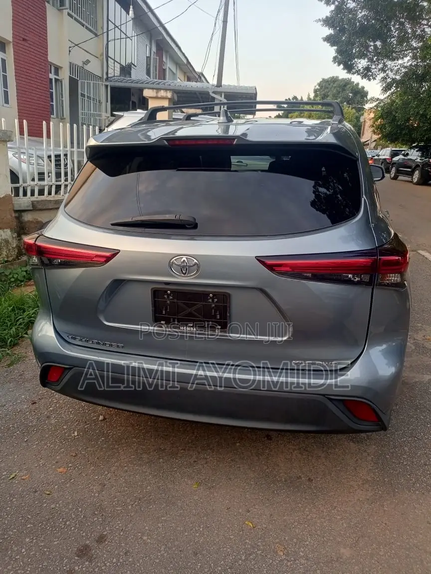 Toyota Highlander 2021 Blue