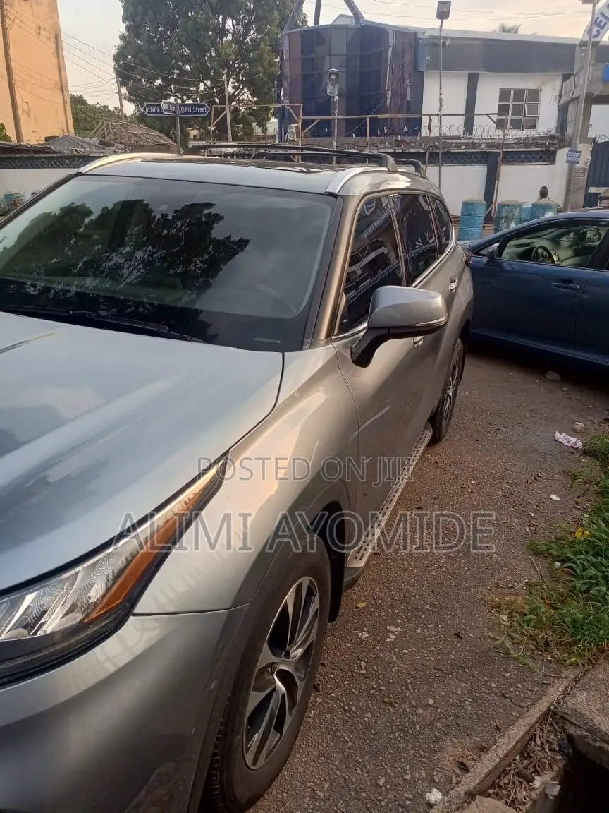 Toyota Highlander 2021 Blue