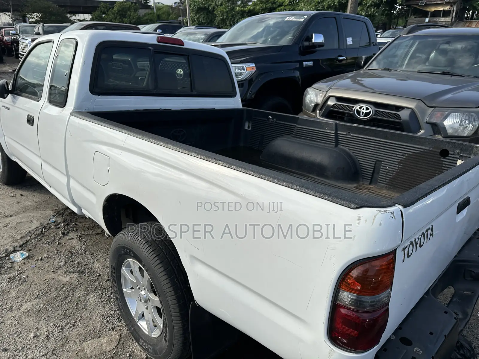 Toyota Tacoma Base 4x2 Regular Cab 103.3 in. WB 2003 White