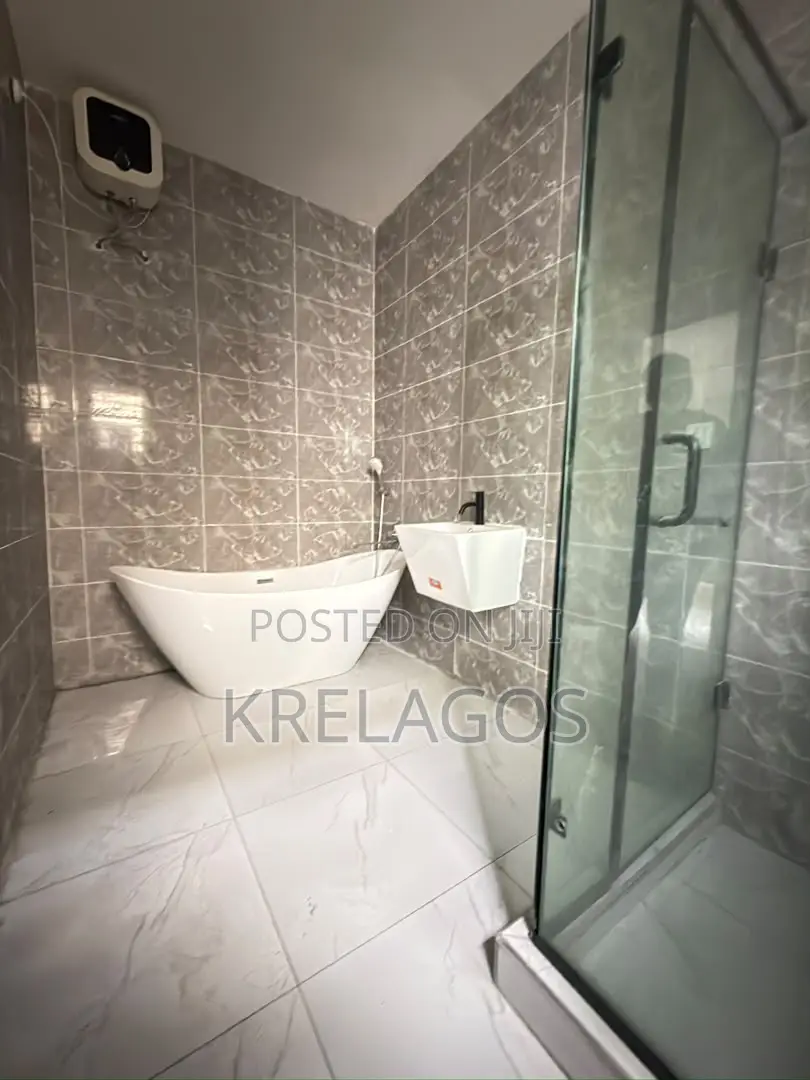 5bdrm Duplex in Ikate for sale
