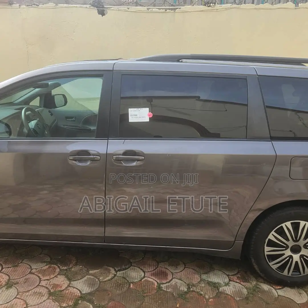 Toyota Sienna 2011 Gray