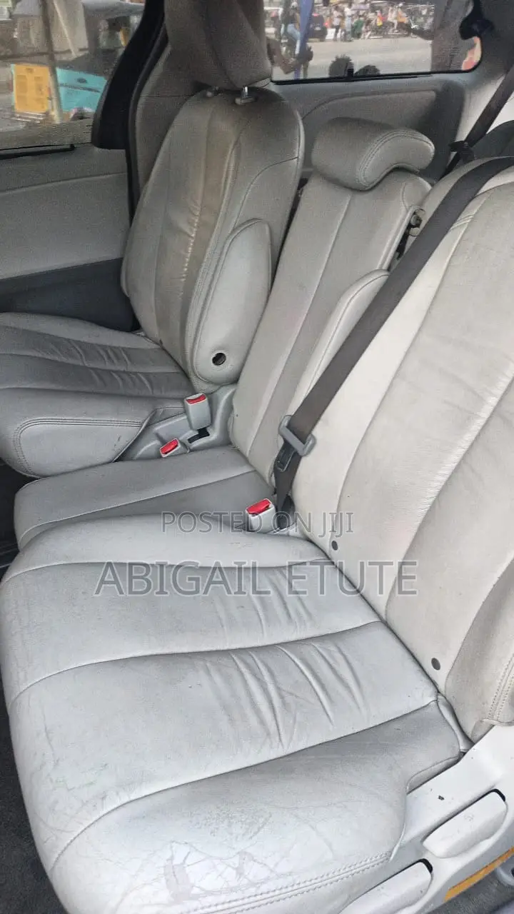 Toyota Sienna 2011 Gray