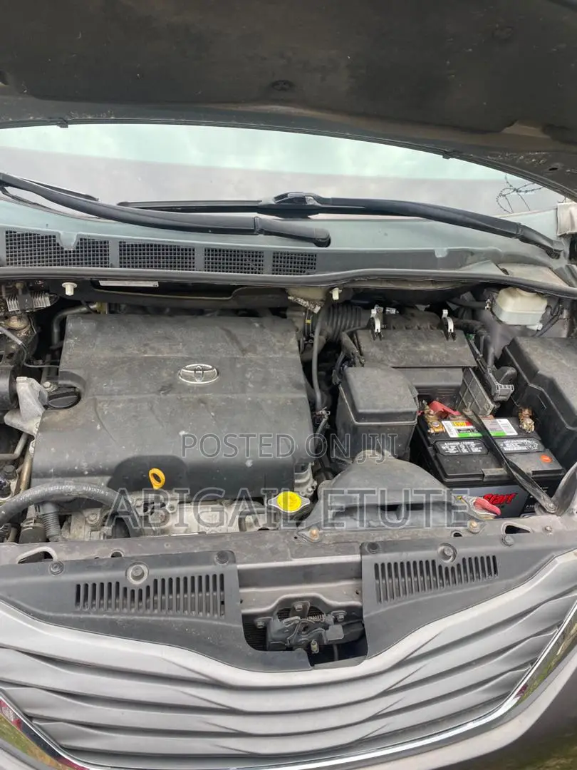 Toyota Sienna 2011 Gray
