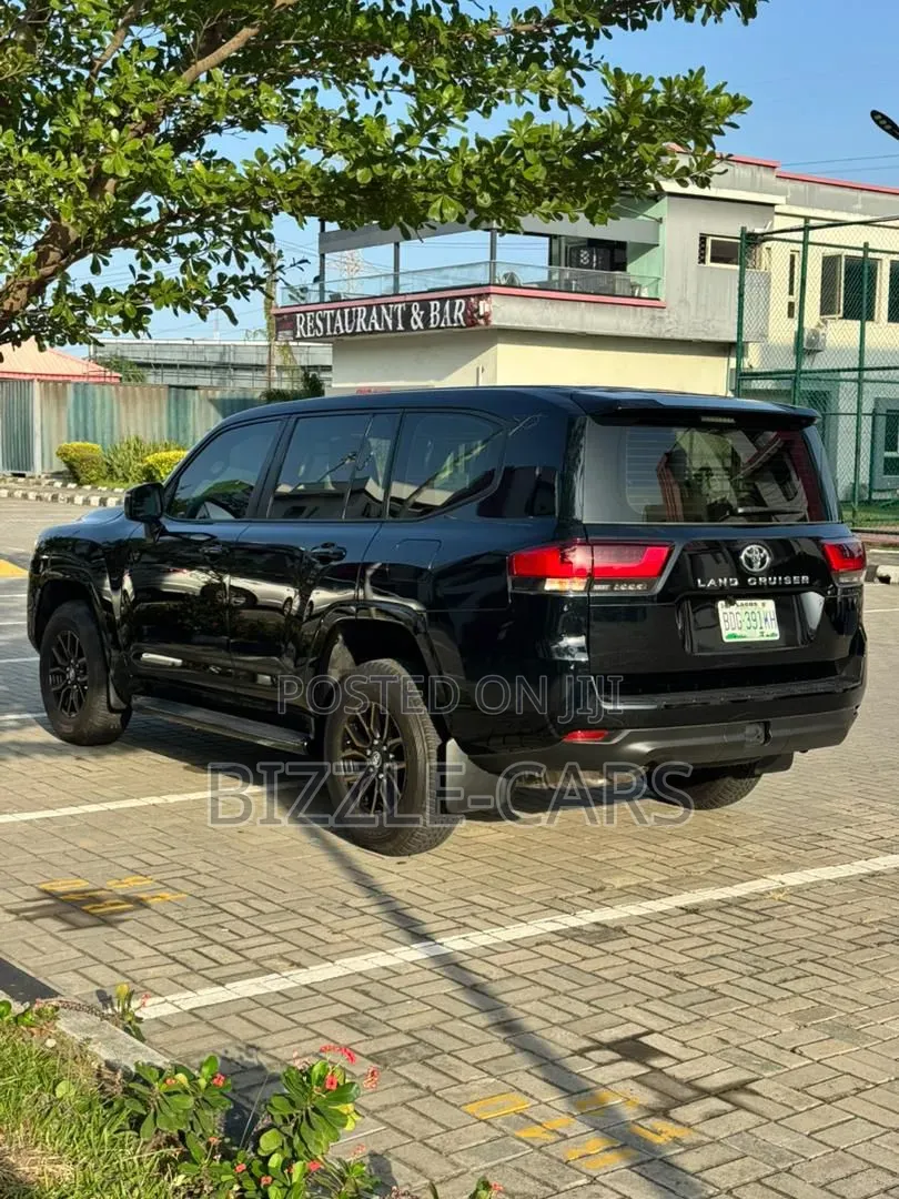 Toyota Land Cruiser 2025 Black