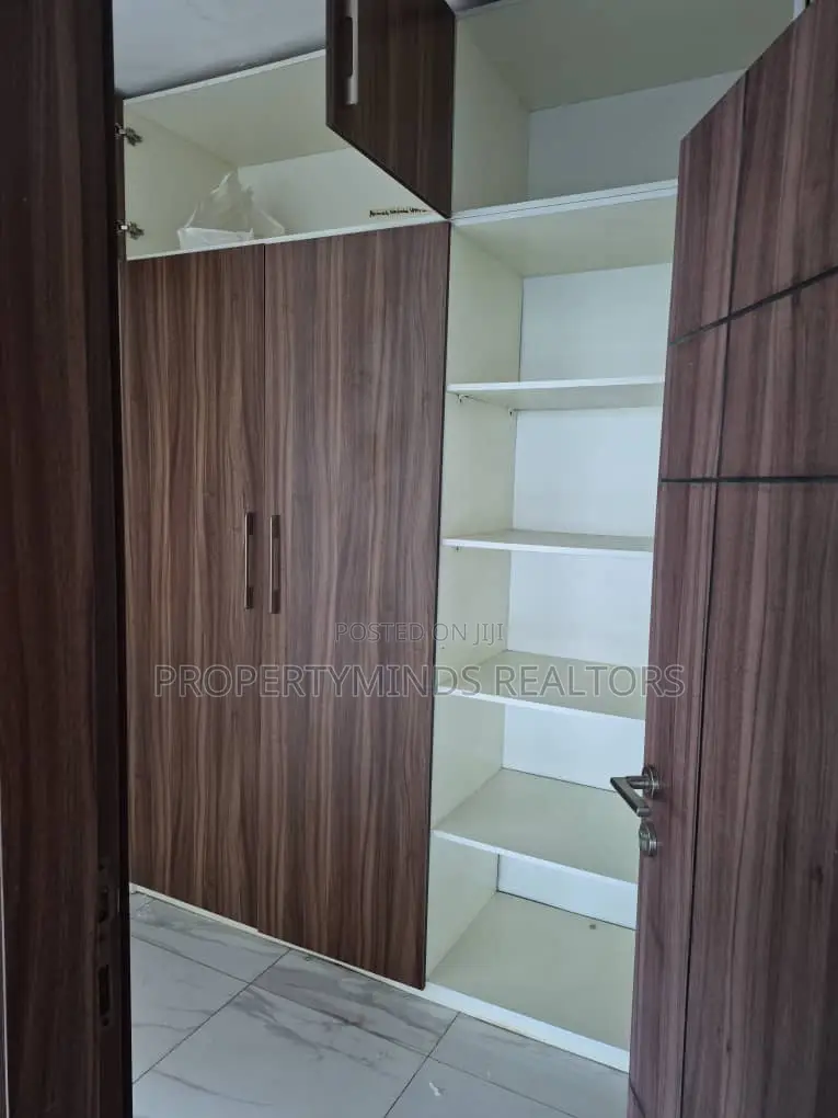 2bdrm Apartment in Perinwinkle, Lekki Phase 1 for rent