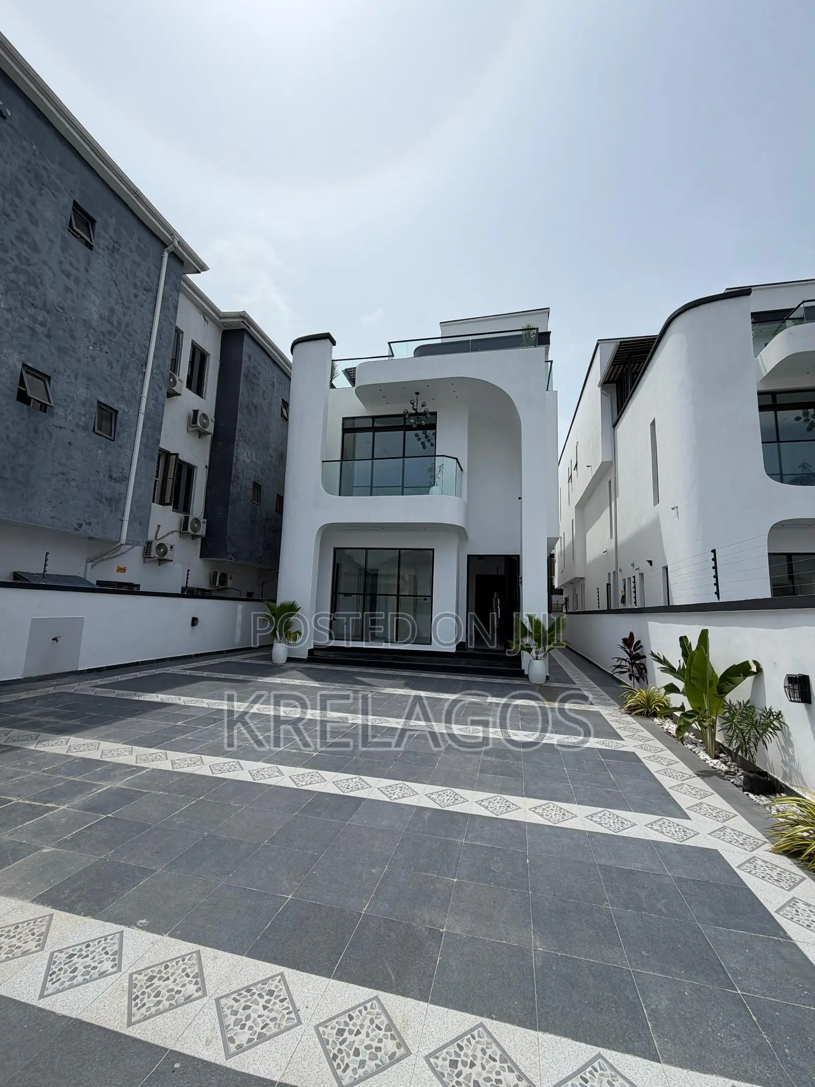 5bdrm Duplex in Ikate for sale