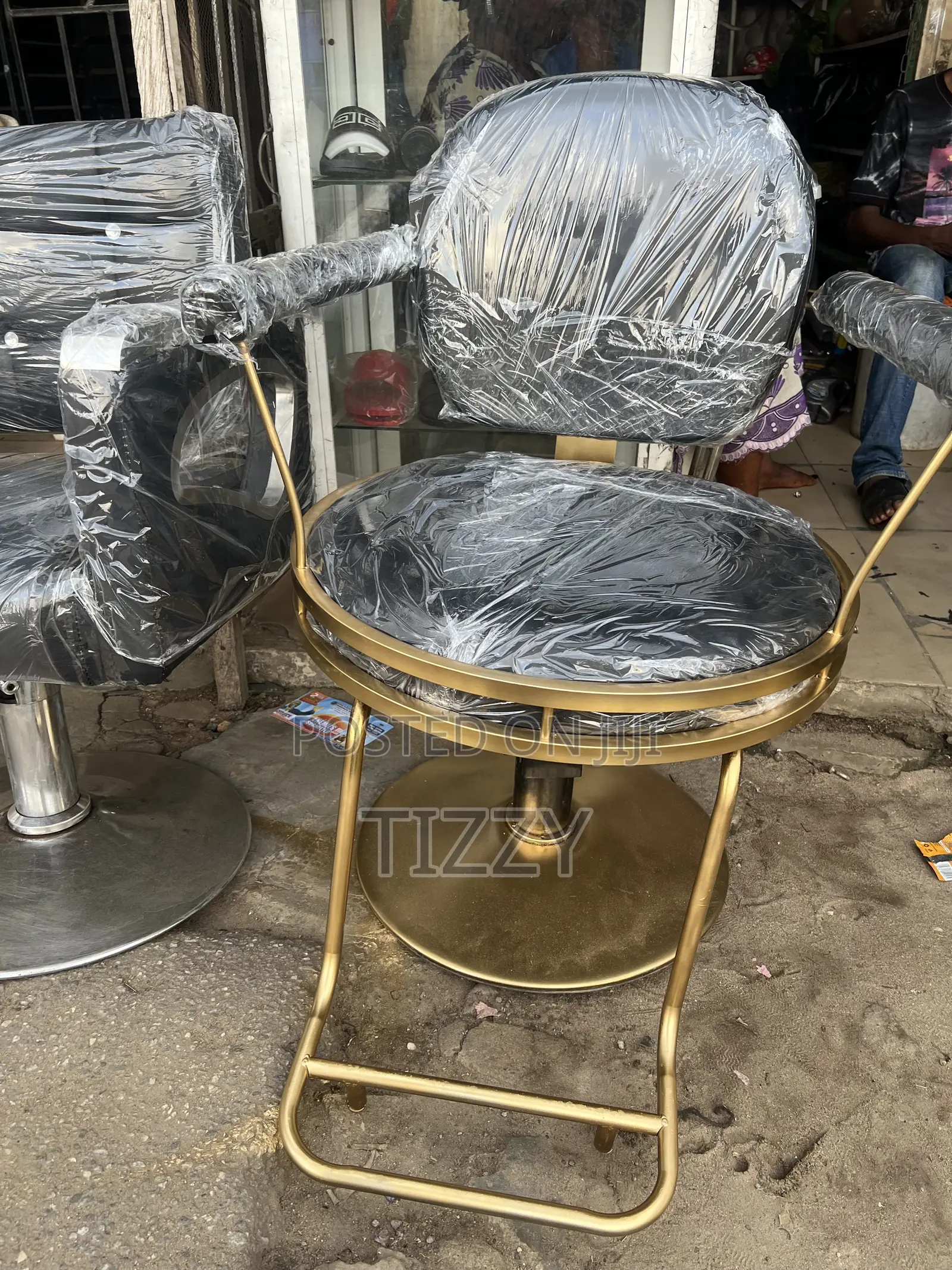 Barber Chair / Salon Chairs