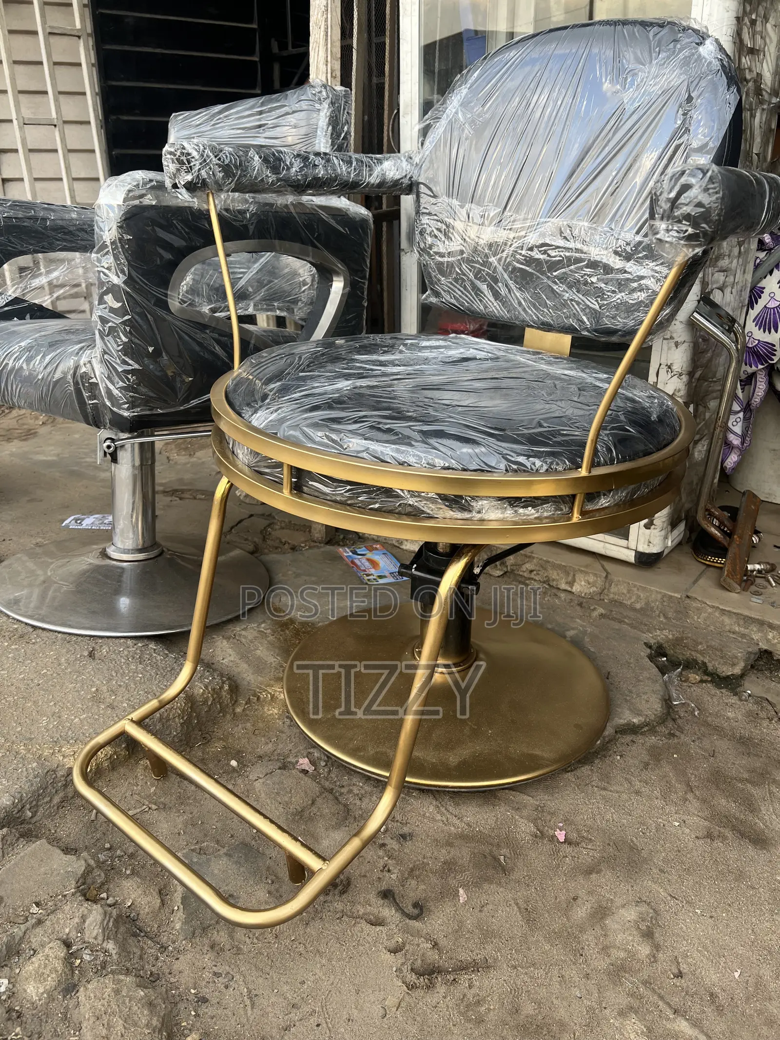 Barber Chair / Salon Chairs