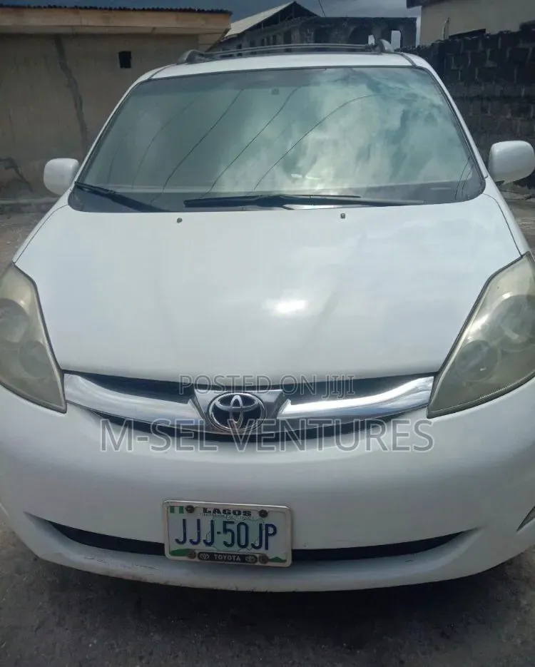 Toyota Sienna XLE Limited 2005 White