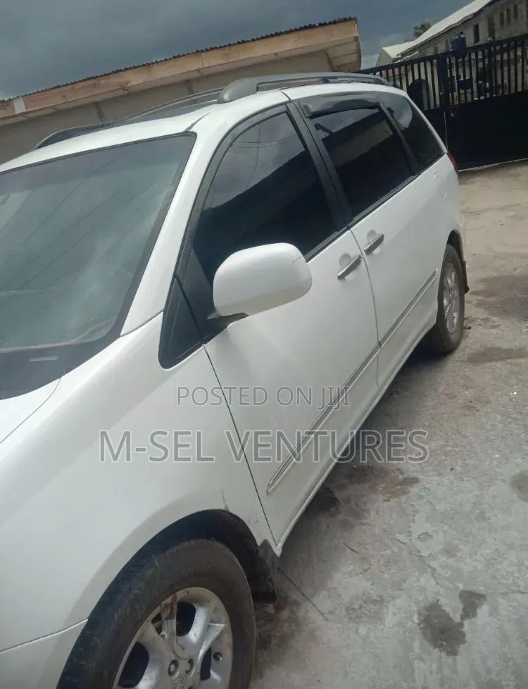 Toyota Sienna XLE Limited 2005 White