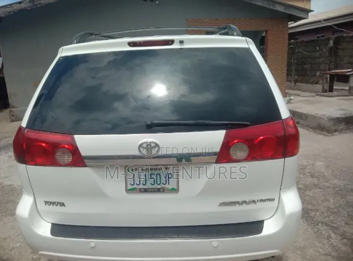 Toyota Sienna XLE Limited 2005 White