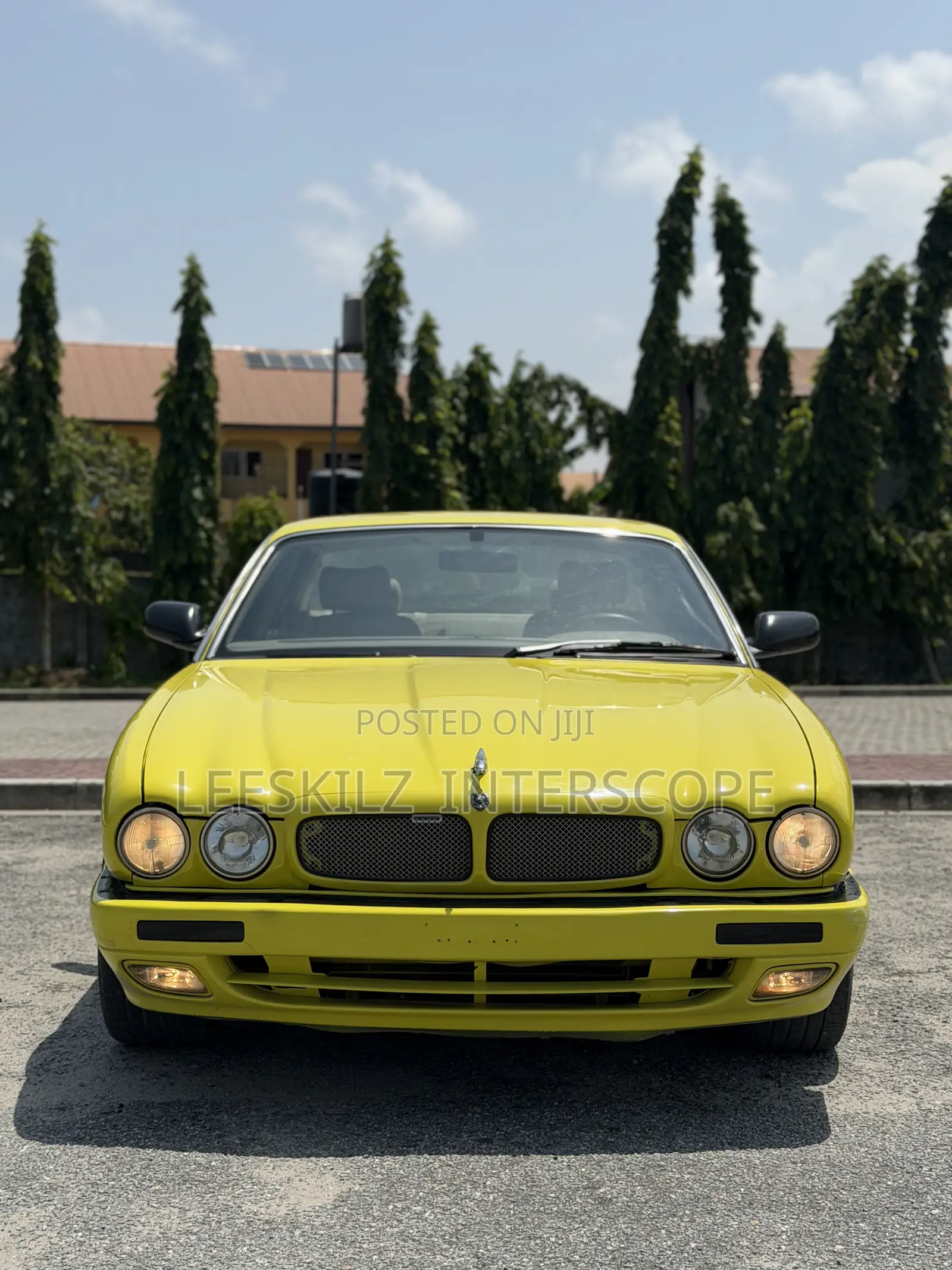 Jaguar XJ 2000 Yellow